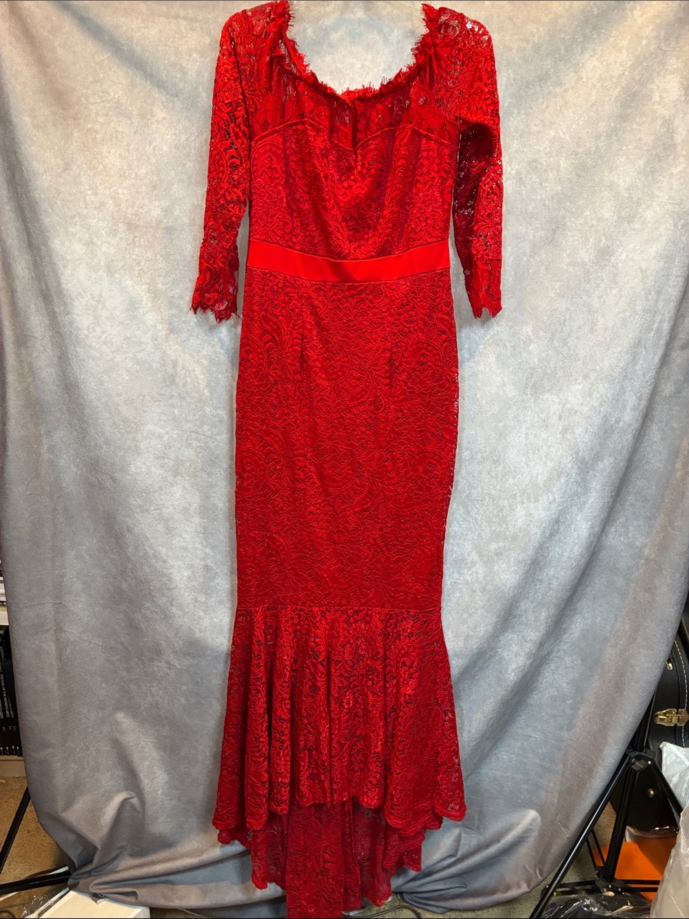 Lalagen Red Lace Long-Sleeve Mermaid Gown